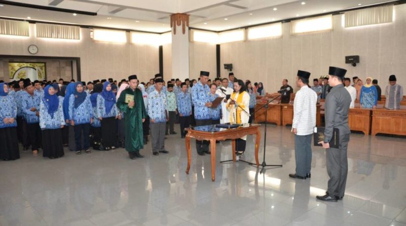 Lantik 266 Pejabat, Bupati Tuntut Tingkatkan Inovasi Lantik 266 Pejabat, Bupati Tuntut Tingkatkan Inovasi