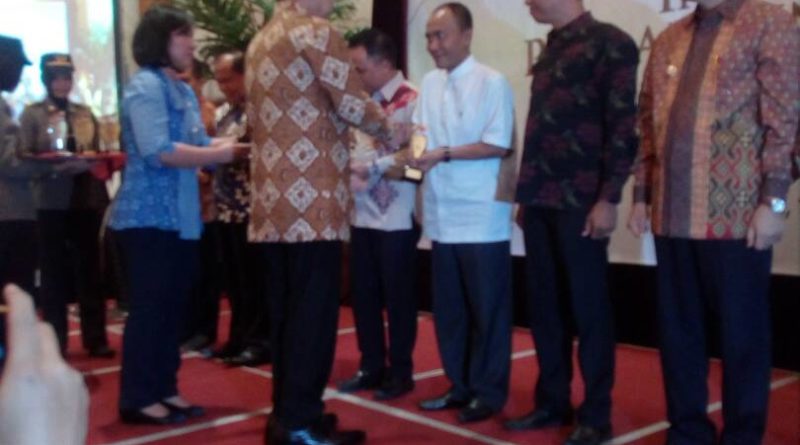 Fauzan Raih Penghargaan Inspirator 2017 Fauzan Raih Penghargaan Inspirator 2017