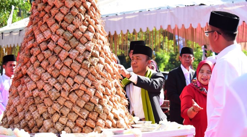 Fauzan : Lebaran Topat, Tradisi Budaya Berisikan Nilai-Nilai Kebhinekaan Fauzan : Lebaran Topat, Tradisi Budaya Berisikan Nilai-Nilai Kebhinekaan