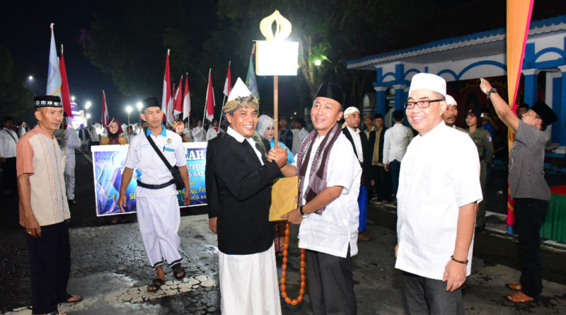 Pawai Takbir Tahun Ini Membeludak Pawai Takbir Tahun Ini Membeludak