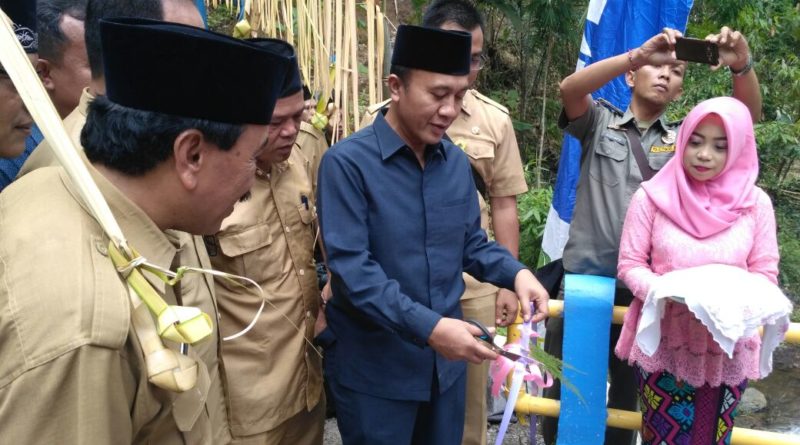 H. Fauzan Khalid Resmikan JEMBATAN IDOLA H. Fauzan Khalid Resmikan JEMBATAN IDOLA