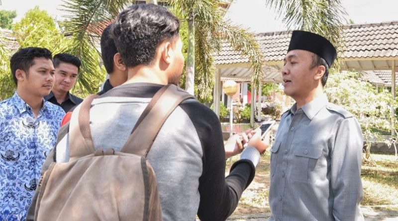 DPR DESAK MUTASI DPR DESAK MUTASI