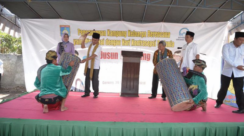 BUPATI CANANGKAN KAMPUNG KB KE-16 DI LOMBOK BARAT BUPATI CANANGKAN KAMPUNG KB KE-16 DI LOMBOK BARAT