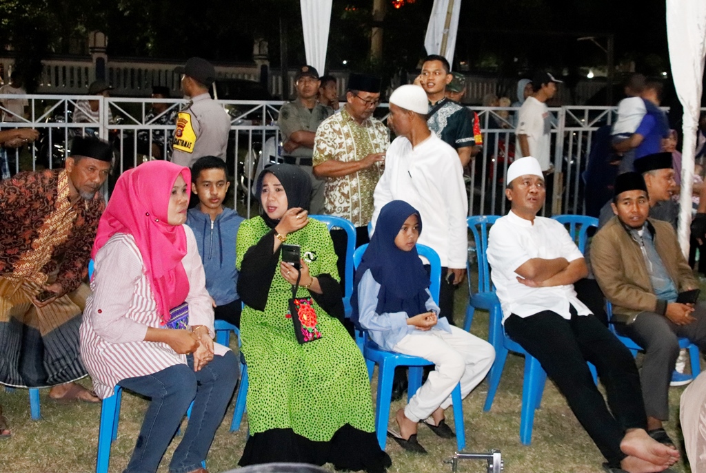 BUPATI LOMBOK BARAT NONTON MTQ BERSAMA KELUARGA BUPATI LOMBOK BARAT NONTON MTQ BERSAMA KELUARGA