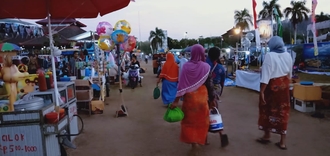 RAMAI SEPERTI PASAR MALAM RAMAI SEPERTI PASAR MALAM