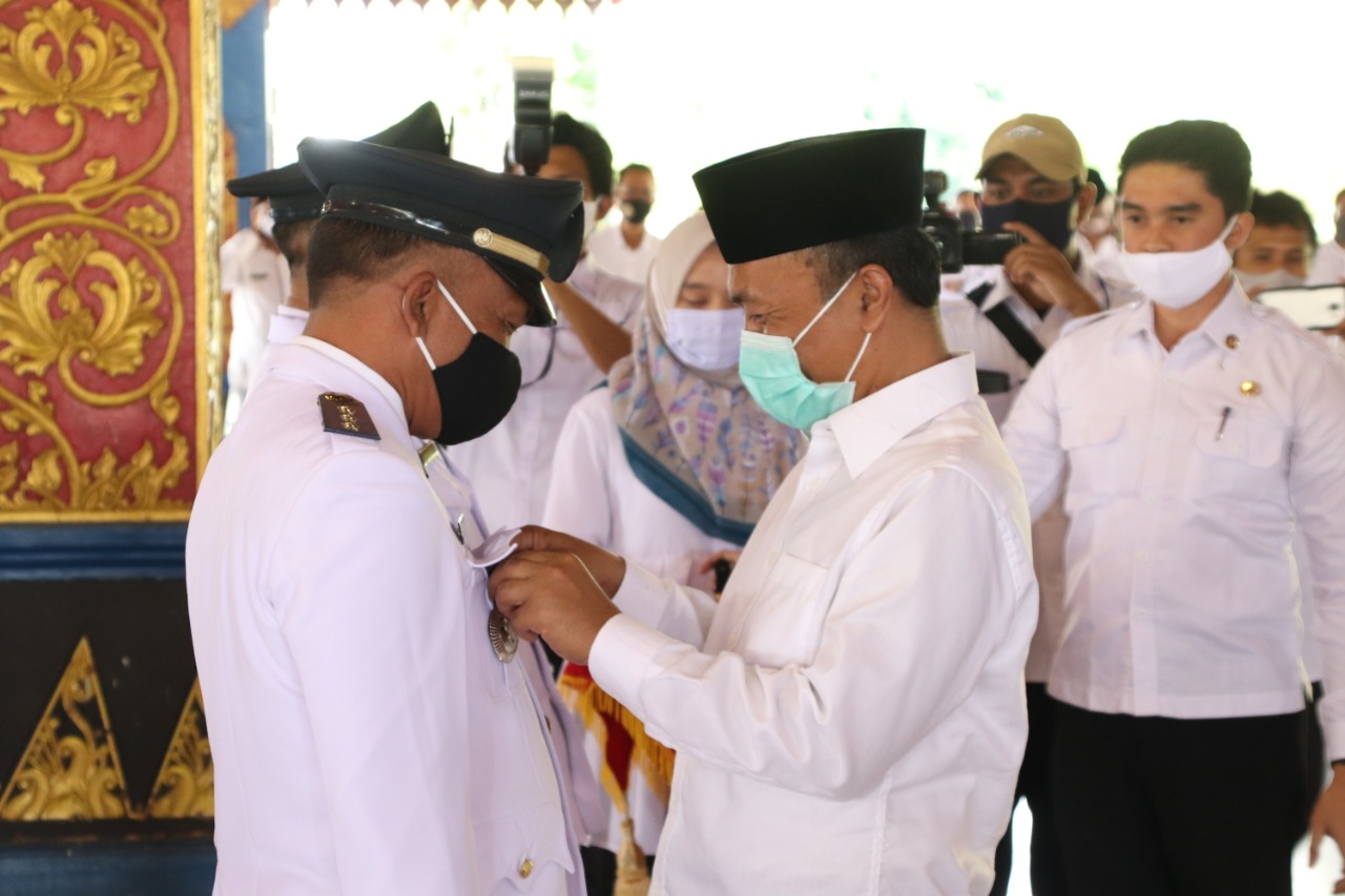 BUPATI MELANTIK DAN MENGAMBIL SUMPAH JANJI JABATAN 151 PEJABAT