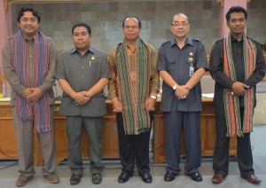 Dari kiri Anang Warsito, Wakil Ketua DPRD Lobar, I Ketut WS, Ir.HM. Taufik, dan Junet, A.Ma