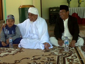 A`la bersama ayahandanya, Ustaz Faizin dan TGH. Turmuzi Badarudin Bagu