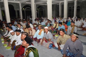 Jamaah Masjid Nurul Furqon Menjeli Peteluan Indah Lingsar (2)