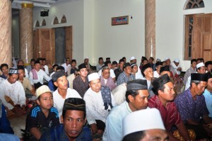 Kegiatan safari ramadhan Pemprov NTB di Masjid Jamiq Baiturrahman, Kediri, Jumat malam (26-6-2015) (3)