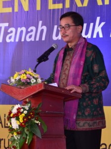 Menteri Agraria dan tata Ruang-Kepala BPN RI Ferry Musyidan Baldan memberi sambutan