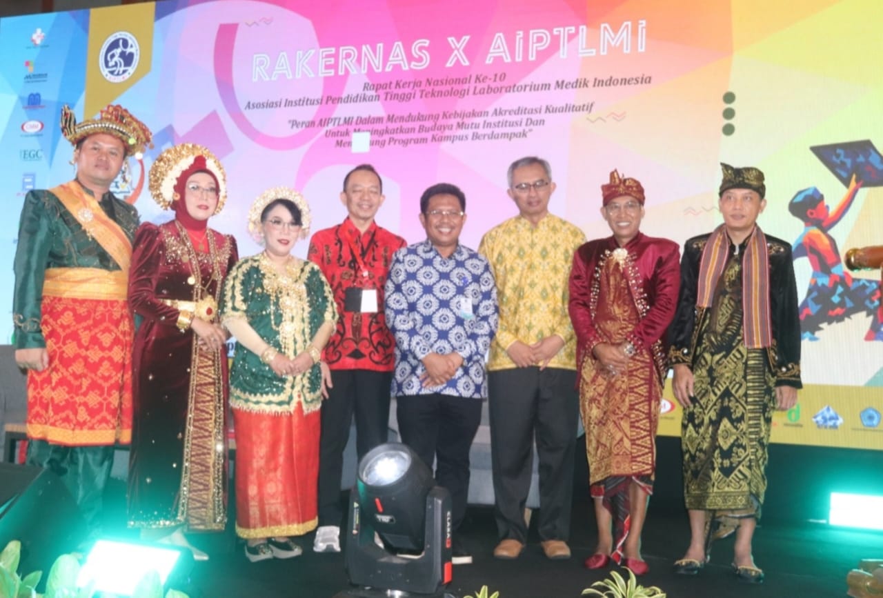 Rakernas AIPTLMI ke-10 Digelar di Senggigi, Bupati Lombok Barat Dukung Penguatan SDM dan Pendidikan Laboratorium Medis Rakernas AIPTLMI ke-10 Digelar di Senggigi, Bupati Lombok Barat Dukung Penguatan SDM dan Pendidikan Laboratorium Medis