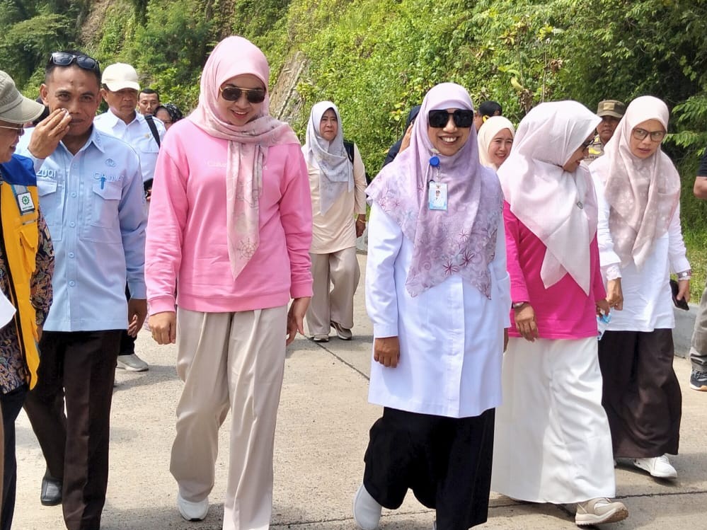 Melalui Penebaran Benih Ikan, Wabup UNA: Tanam Harapan untuk Ekosistem, Gizi, dan Ekonomi Lombok Barat