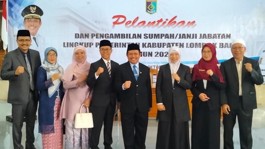 Lantik Tiga Kepala Dinas: Bupati LAZ Harap Kepala Dinas Baru Jadi Motor Perubahan Menuju Lobar Maju, Mandiri dan Berkeadilan Lantik Tiga Kepala Dinas: Bupati LAZ Harap Kepala Dinas Baru Jadi Motor Perubahan Menuju Lobar Maju, Mandiri dan Berkeadilan