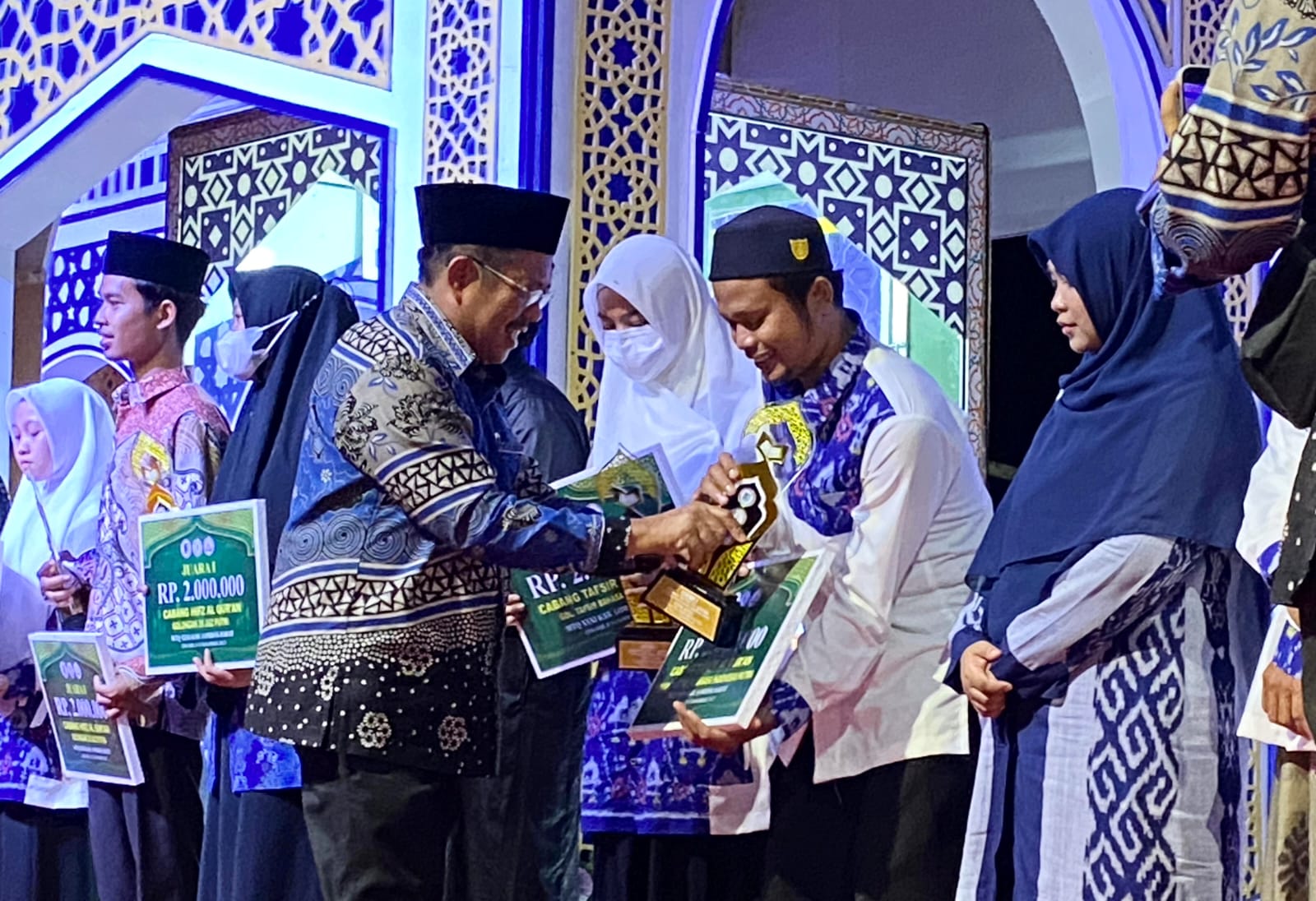 Gunungsari Raih Juara Umum, Bupati LAZ Dorong LPTQ Siapkan Kafilah Menuju MTQ Provinsi