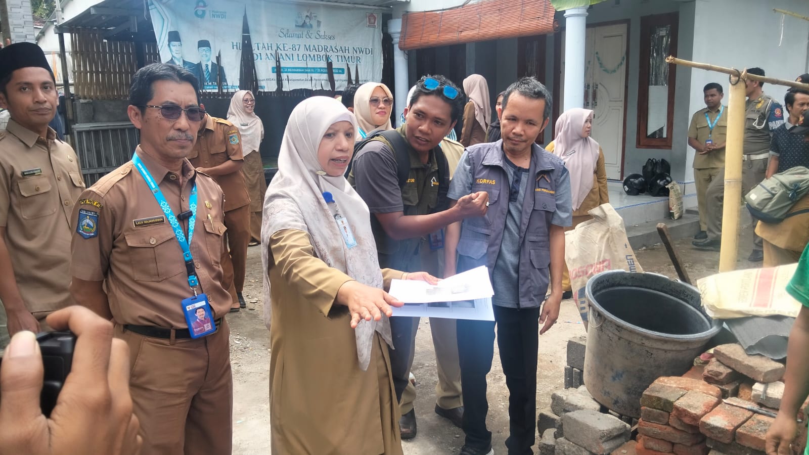 Wabup UNA Tinjau Program RTLH, Pastikan Kelayakan dan Bantuan Tepat Sasaran